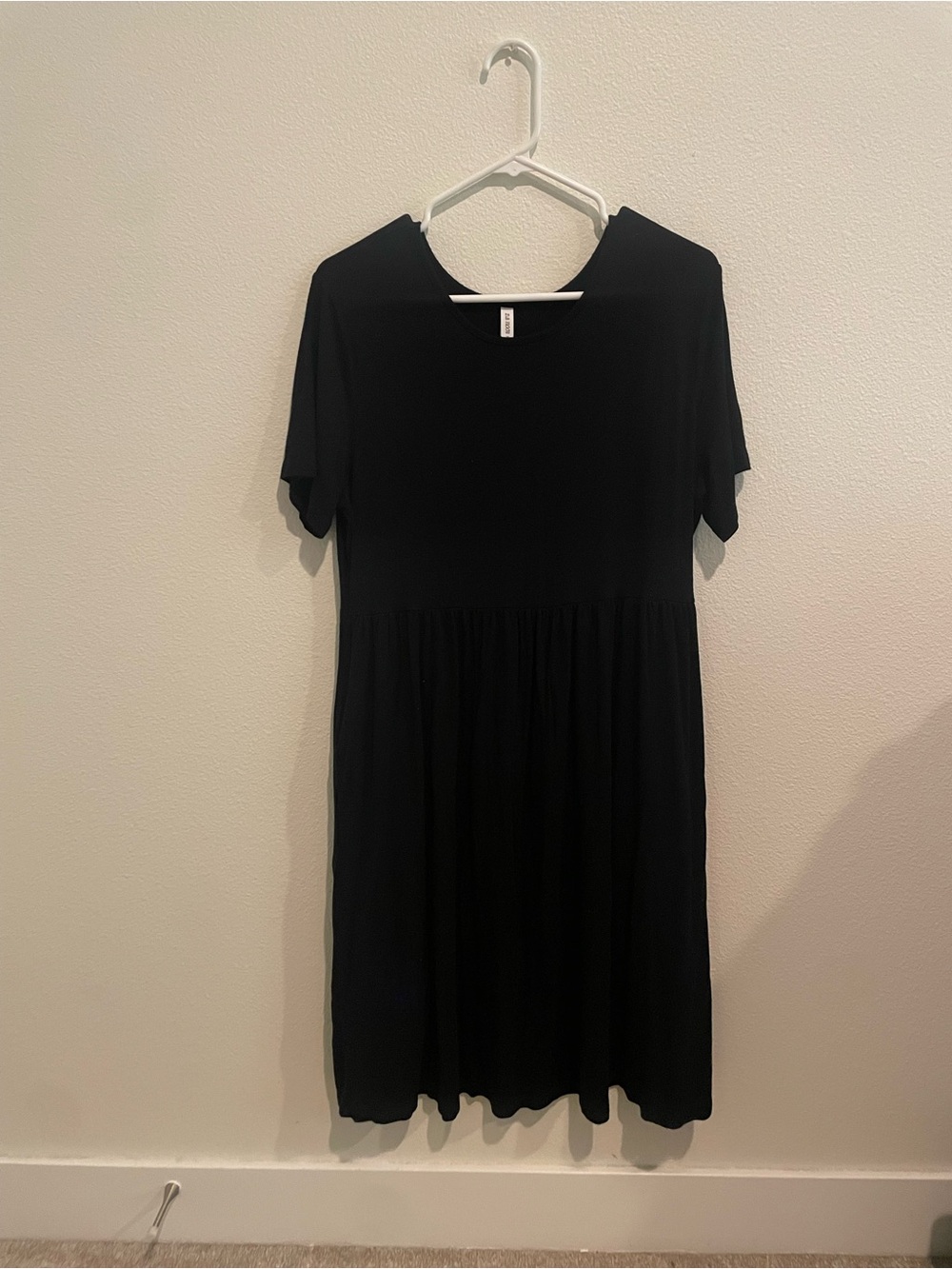 Black Short-Sleeve Midi Dress with pockets